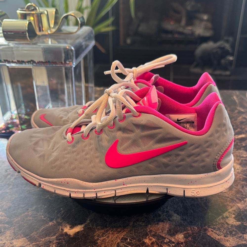 “SOLD” Nike Free TR Fit 3 Women's Gray and Hot Pink Running Sneakers - Size 6.5